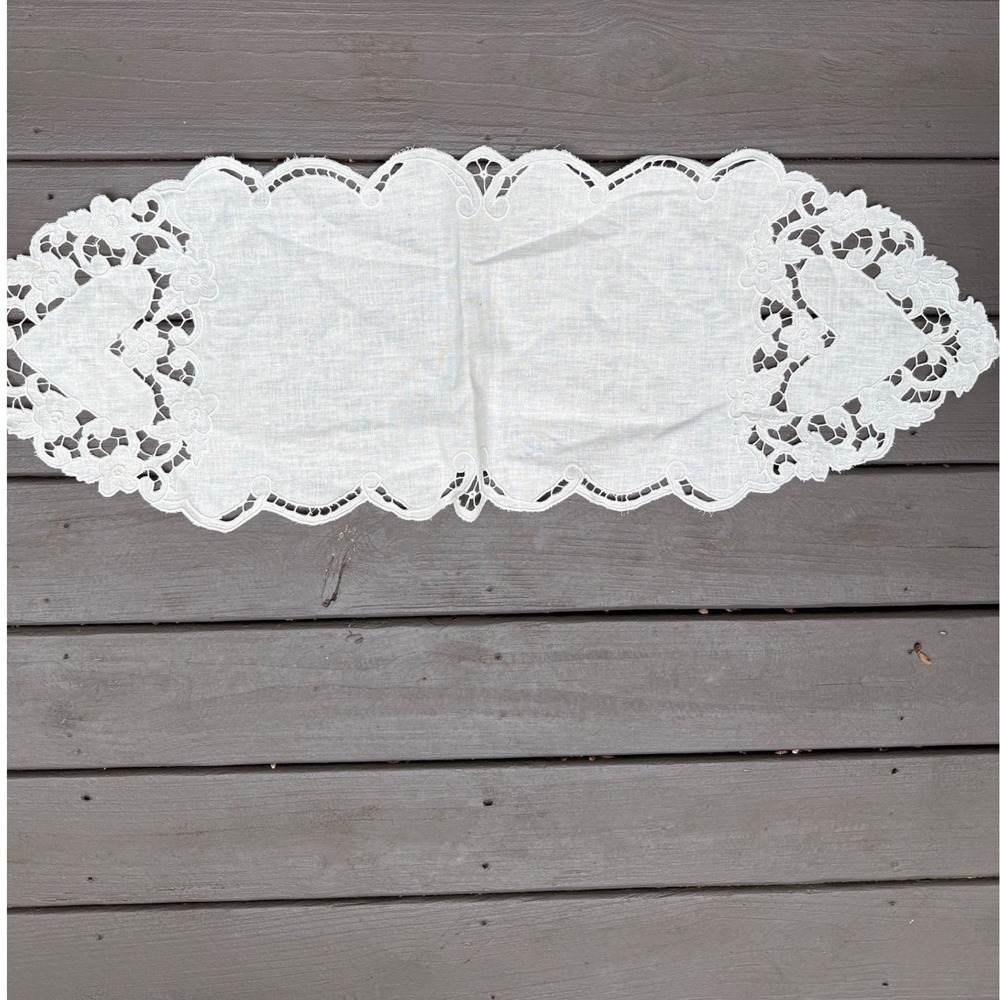 1.a.0.0.0.0.15 Vtg Linen Dresser Scarf Table Runner Hearts Floral Cutwork 39.75"
